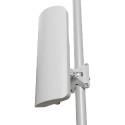 Mikrotik L22UGS-5HaxD2HaxD-15S, 2.4/5GHz Wi-Fi 6, Dual-core CPU,POE-IN (uključen injektor), SFP (2.5G), do 20km, USB Por